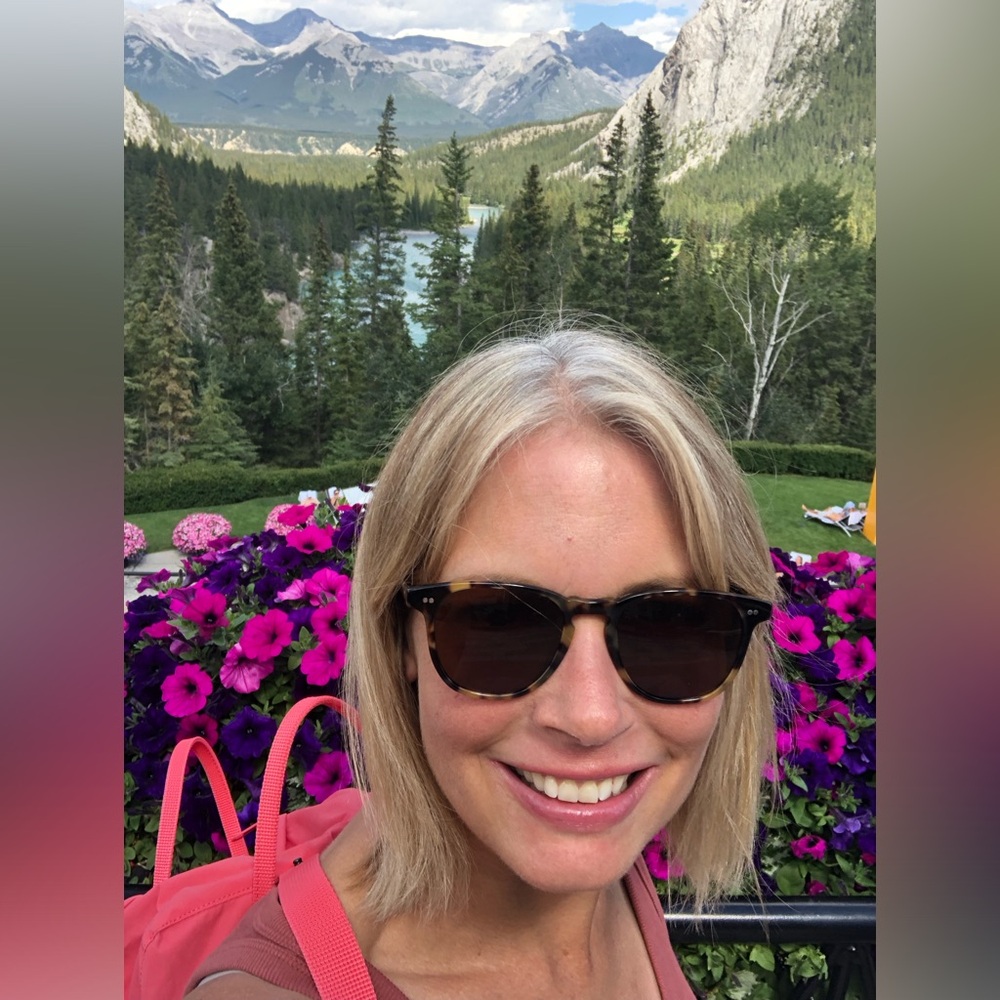 Meet your Posher, Elizabeth 🇨🇦